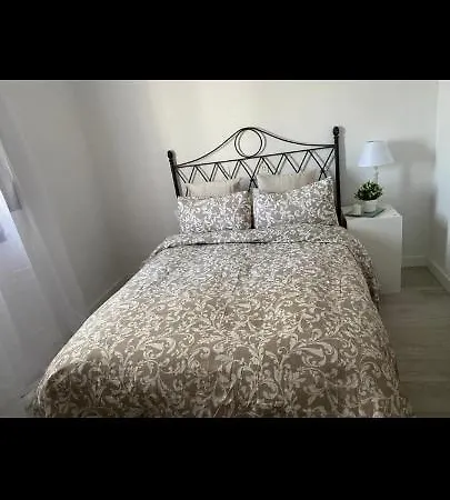 Beautiful Refurbished Duquesa Port *